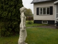 Kvinnlig staty på husets framsida