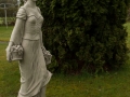 Kvinnlig staty på husets framsida